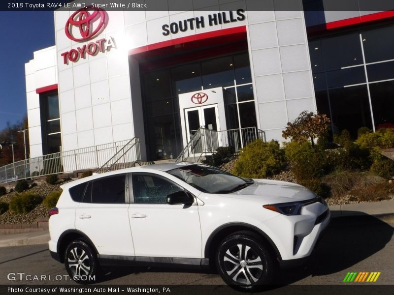 Super White / Black 2018 Toyota RAV4 LE AWD