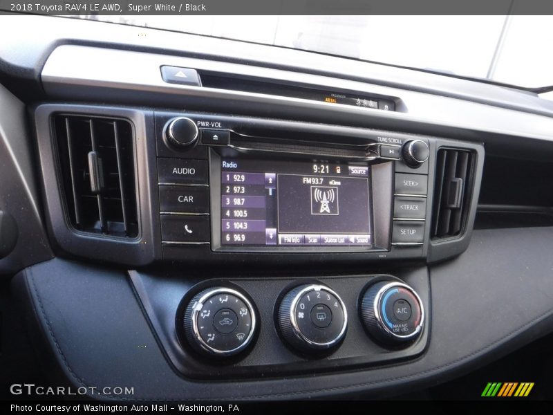 Super White / Black 2018 Toyota RAV4 LE AWD