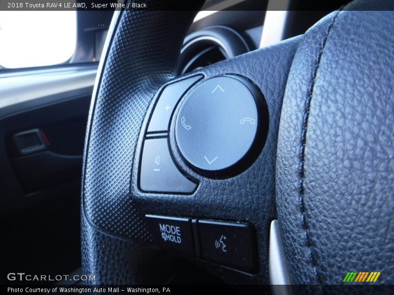 Super White / Black 2018 Toyota RAV4 LE AWD