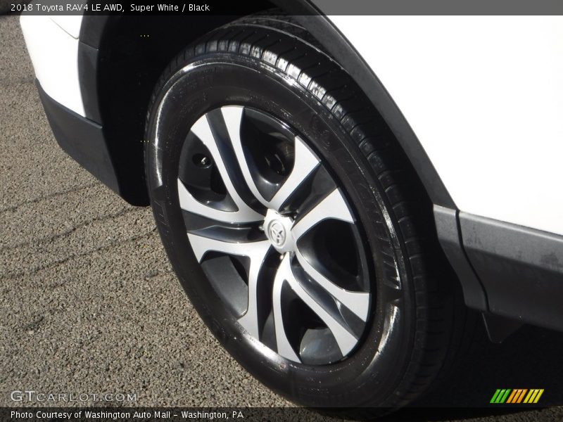 Super White / Black 2018 Toyota RAV4 LE AWD