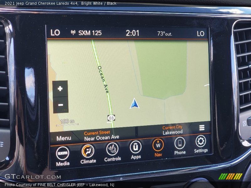 Bright White / Black 2021 Jeep Grand Cherokee Laredo 4x4