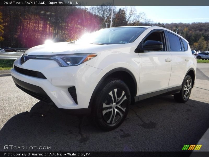 Super White / Black 2018 Toyota RAV4 LE AWD