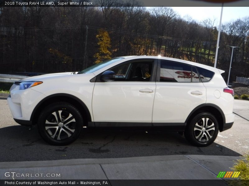 Super White / Black 2018 Toyota RAV4 LE AWD