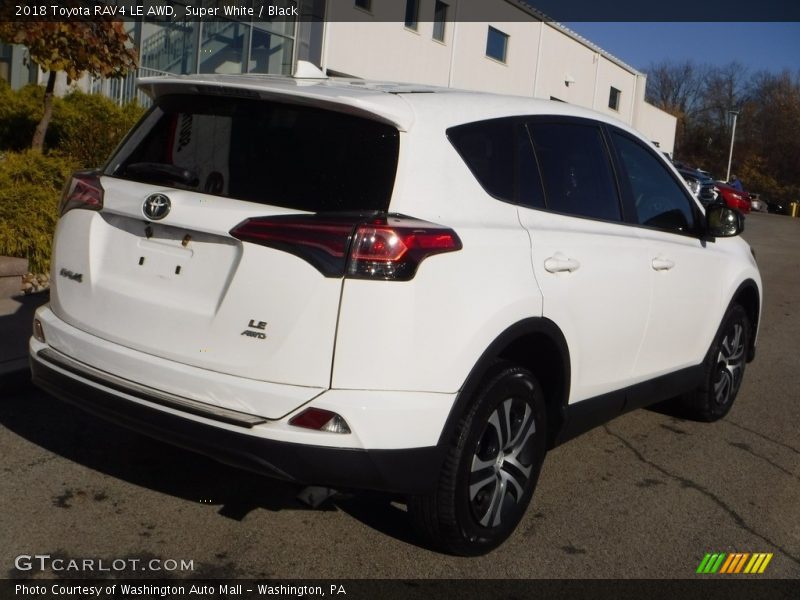 Super White / Black 2018 Toyota RAV4 LE AWD