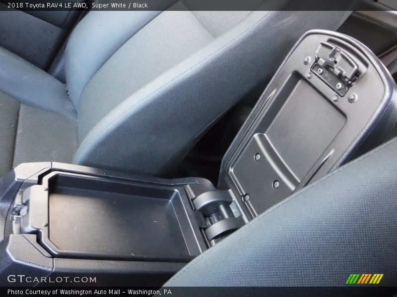 Super White / Black 2018 Toyota RAV4 LE AWD