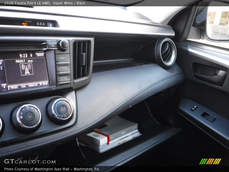 Super White / Black 2018 Toyota RAV4 LE AWD