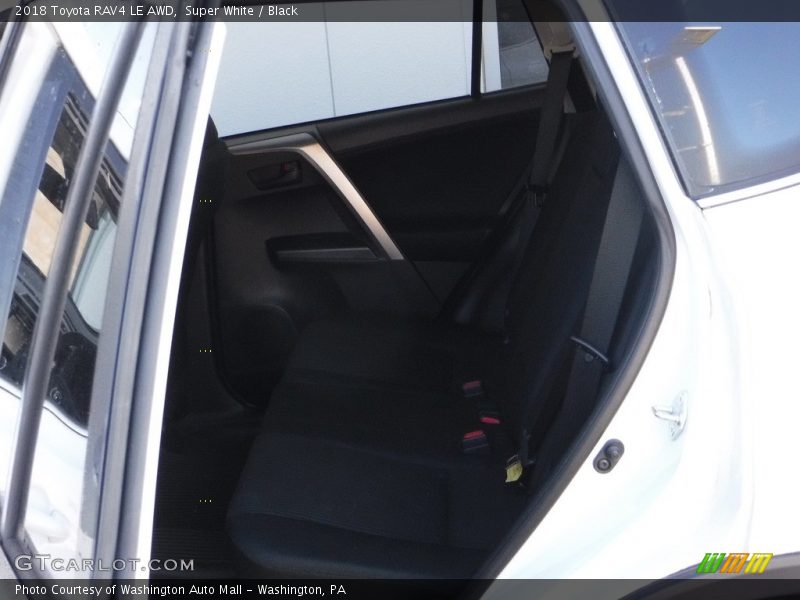 Super White / Black 2018 Toyota RAV4 LE AWD