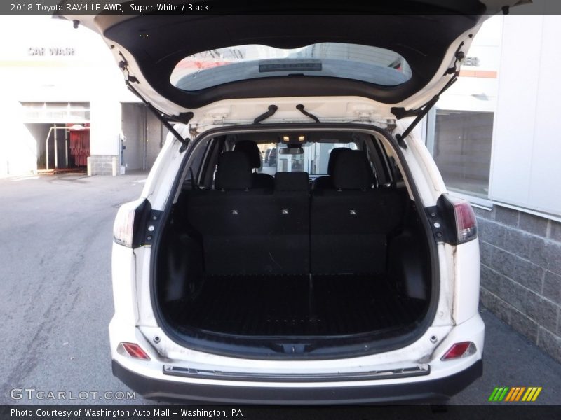Super White / Black 2018 Toyota RAV4 LE AWD