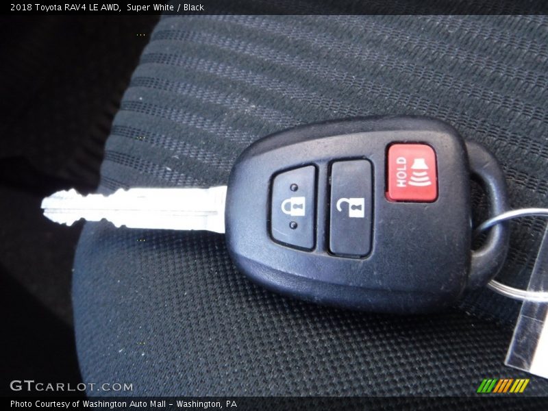 Super White / Black 2018 Toyota RAV4 LE AWD