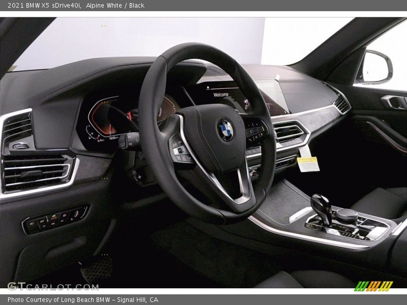 Alpine White / Black 2021 BMW X5 sDrive40i