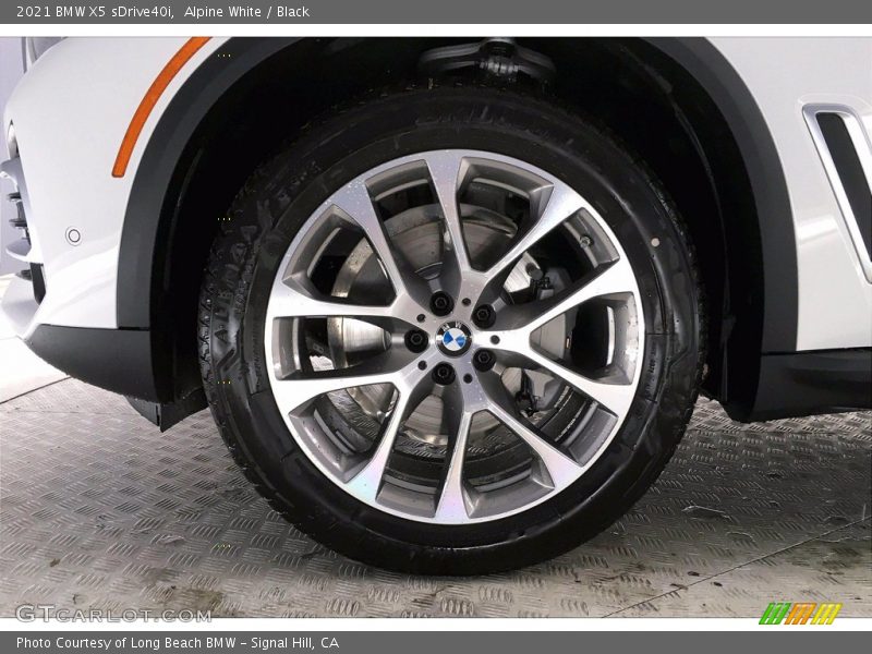 Alpine White / Black 2021 BMW X5 sDrive40i