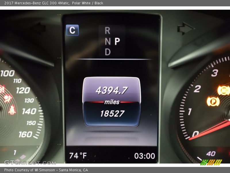 Polar White / Black 2017 Mercedes-Benz GLC 300 4Matic