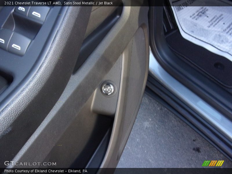 Satin Steel Metallic / Jet Black 2021 Chevrolet Traverse LT AWD
