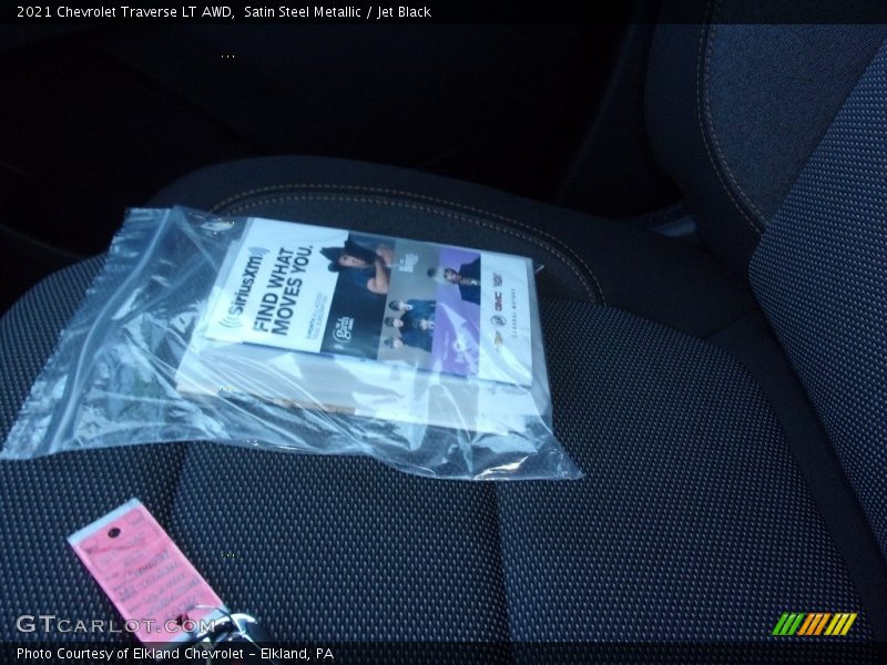 Satin Steel Metallic / Jet Black 2021 Chevrolet Traverse LT AWD