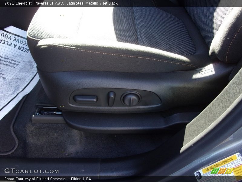Satin Steel Metallic / Jet Black 2021 Chevrolet Traverse LT AWD
