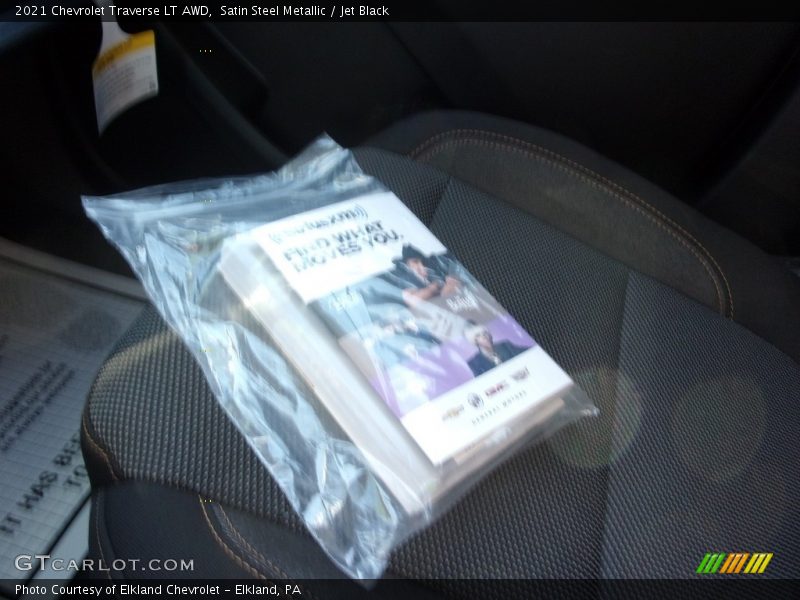 Satin Steel Metallic / Jet Black 2021 Chevrolet Traverse LT AWD