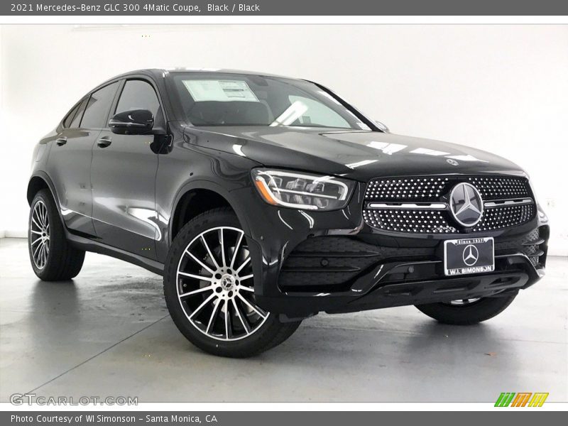 Front 3/4 View of 2021 GLC 300 4Matic Coupe