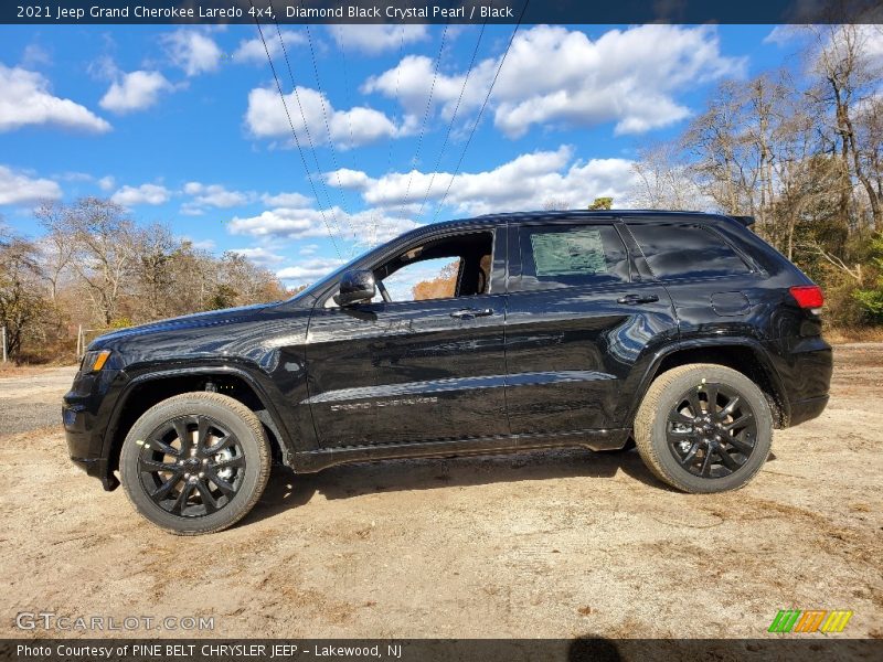 Diamond Black Crystal Pearl / Black 2021 Jeep Grand Cherokee Laredo 4x4