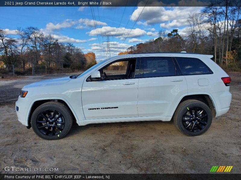 Bright White / Black 2021 Jeep Grand Cherokee Laredo 4x4