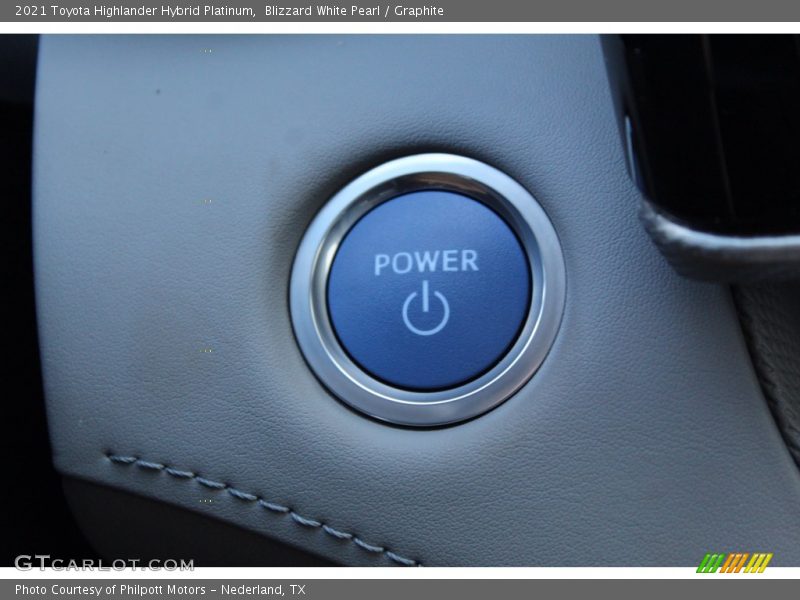 Blizzard White Pearl / Graphite 2021 Toyota Highlander Hybrid Platinum