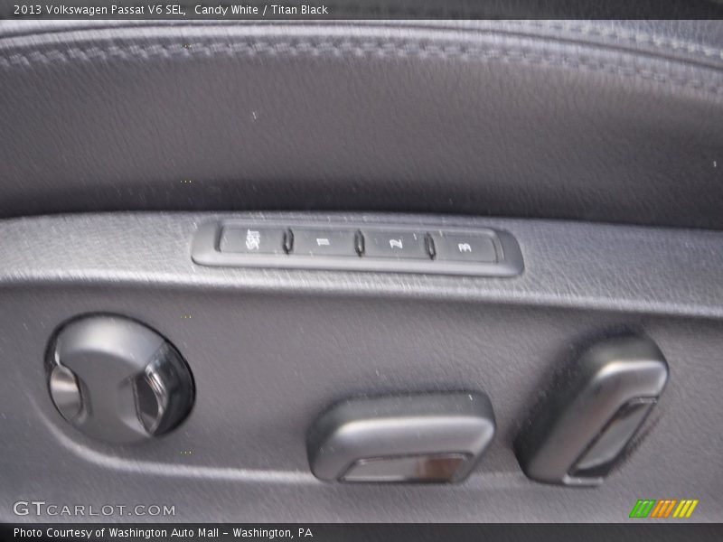 Candy White / Titan Black 2013 Volkswagen Passat V6 SEL