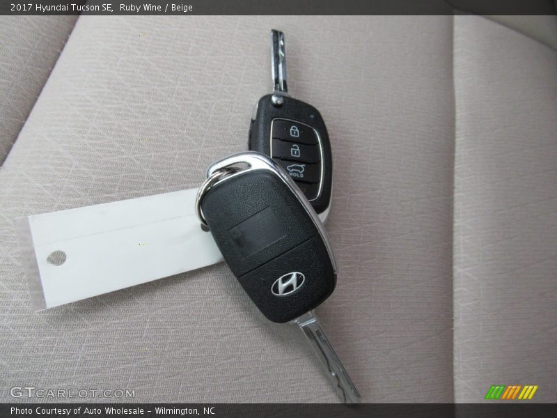 Ruby Wine / Beige 2017 Hyundai Tucson SE