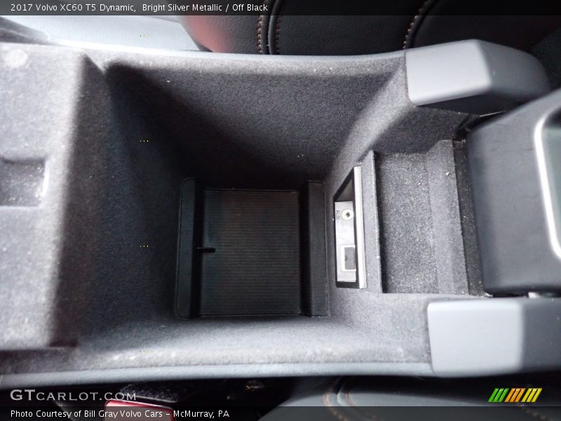 Bright Silver Metallic / Off Black 2017 Volvo XC60 T5 Dynamic