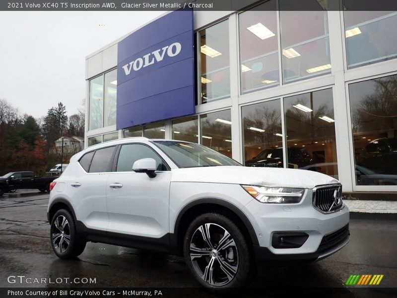 Front 3/4 View of 2021 XC40 T5 Inscription AWD