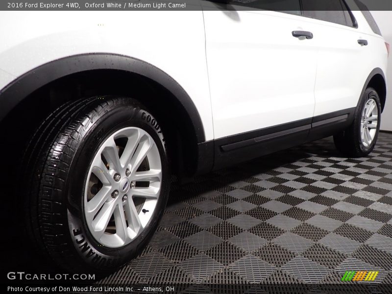 Oxford White / Medium Light Camel 2016 Ford Explorer 4WD