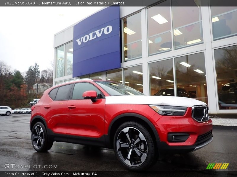 Front 3/4 View of 2021 XC40 T5 Momentum AWD