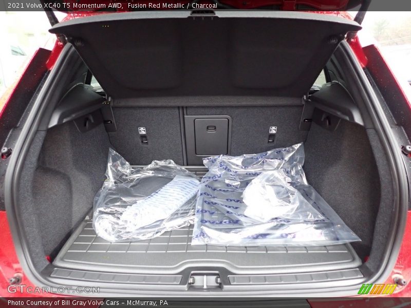 2021 XC40 T5 Momentum AWD Trunk