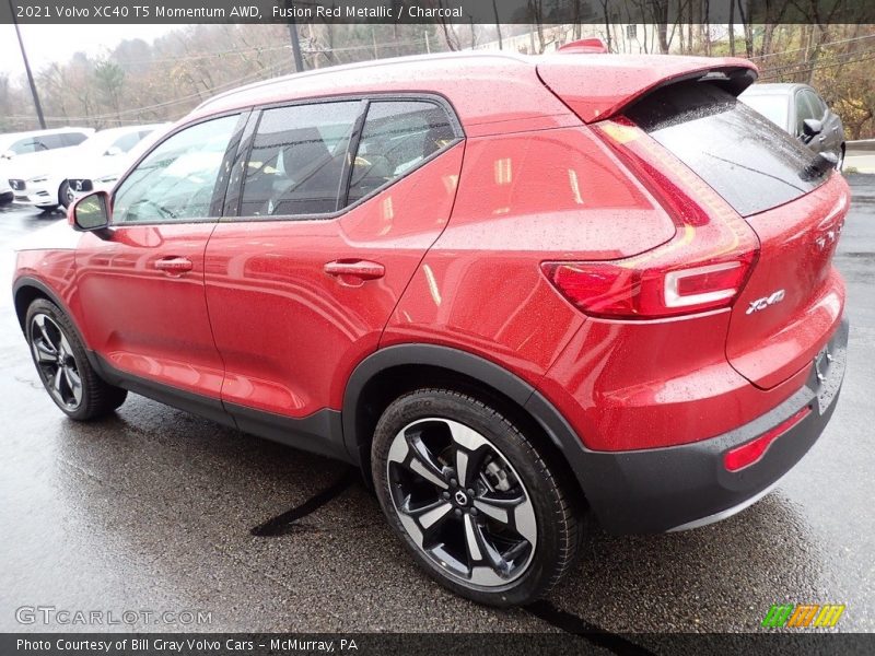 Fusion Red Metallic / Charcoal 2021 Volvo XC40 T5 Momentum AWD