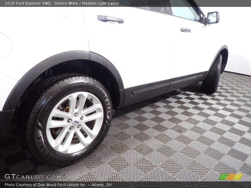 Oxford White / Medium Light Camel 2016 Ford Explorer 4WD