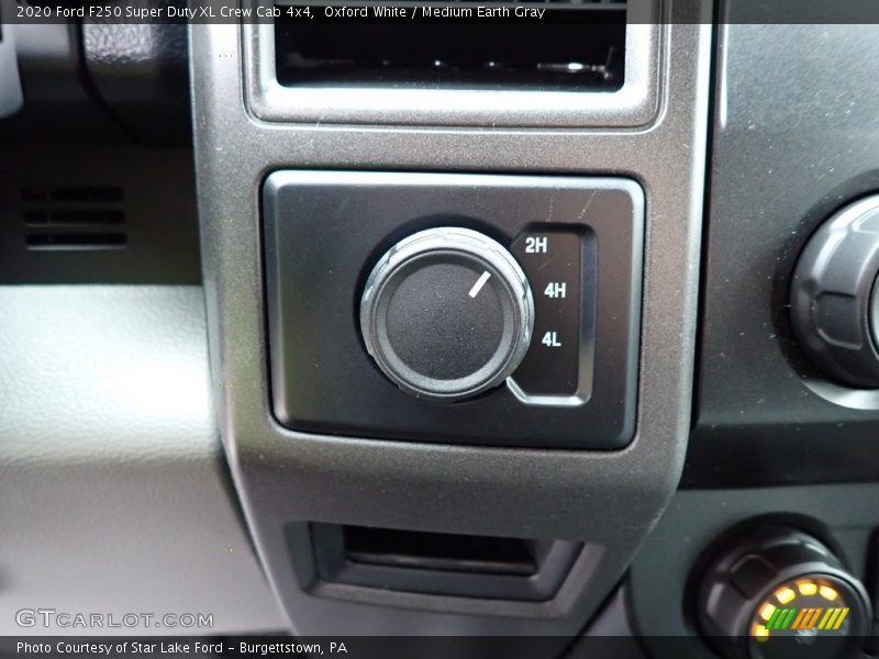 Oxford White / Medium Earth Gray 2020 Ford F250 Super Duty XL Crew Cab 4x4