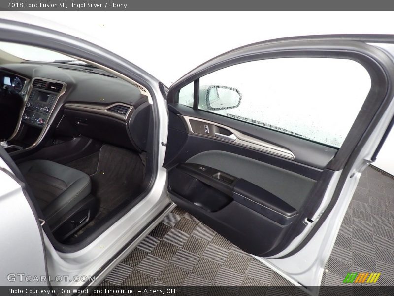 Ingot Silver / Ebony 2018 Ford Fusion SE