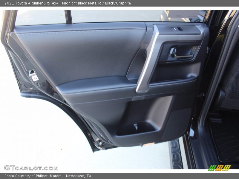 Midnight Black Metallic / Black/Graphite 2021 Toyota 4Runner SR5 4x4