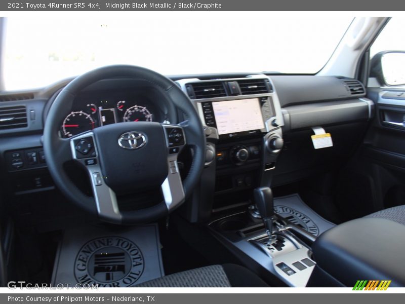 Midnight Black Metallic / Black/Graphite 2021 Toyota 4Runner SR5 4x4