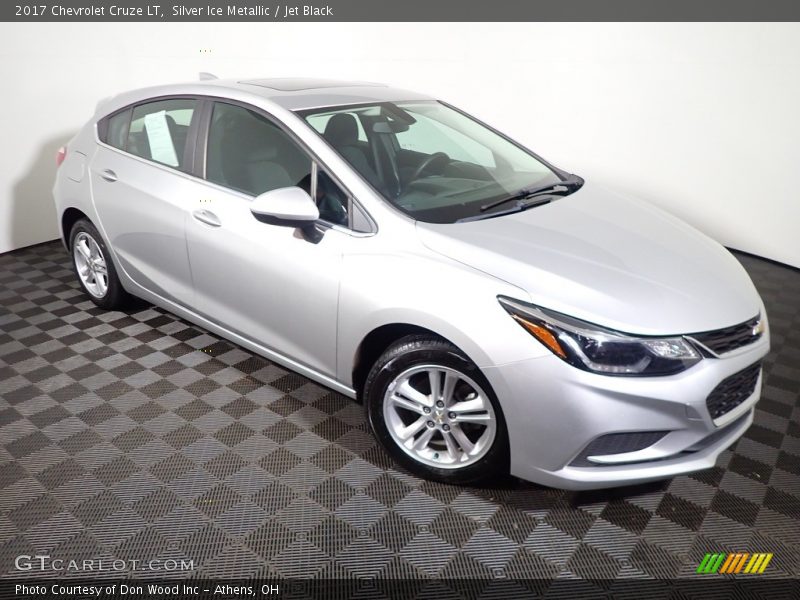 Silver Ice Metallic / Jet Black 2017 Chevrolet Cruze LT