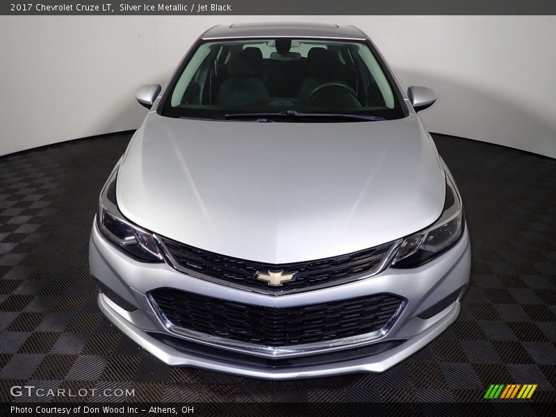 Silver Ice Metallic / Jet Black 2017 Chevrolet Cruze LT