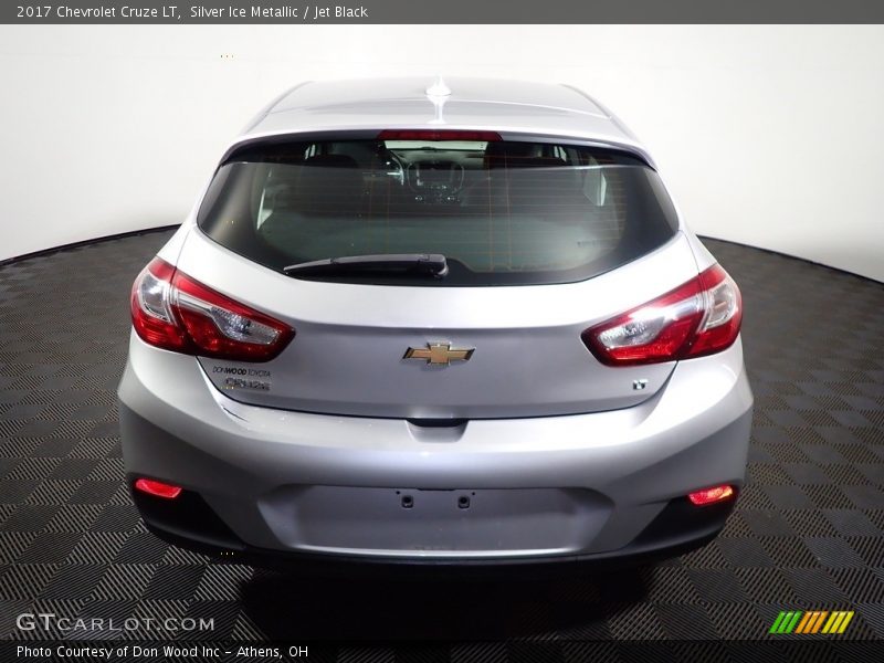 Silver Ice Metallic / Jet Black 2017 Chevrolet Cruze LT