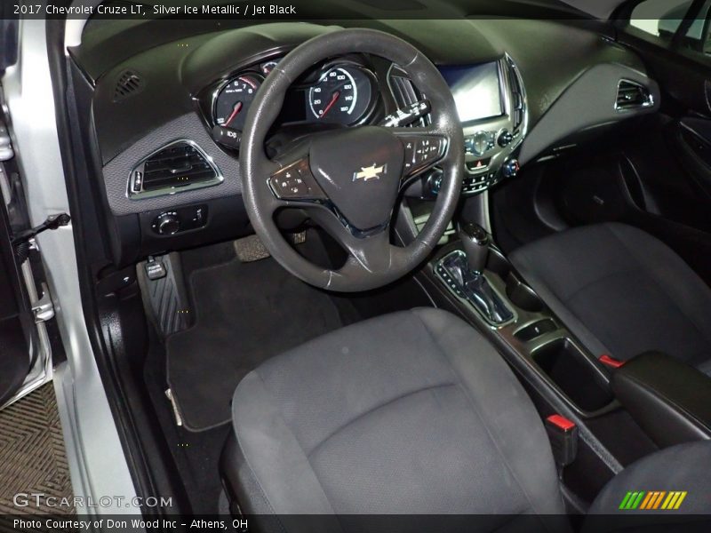 Silver Ice Metallic / Jet Black 2017 Chevrolet Cruze LT