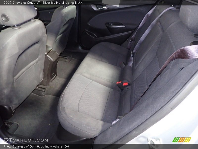 Silver Ice Metallic / Jet Black 2017 Chevrolet Cruze LT