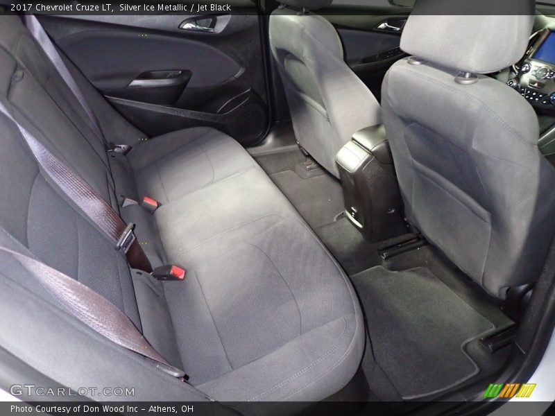 Silver Ice Metallic / Jet Black 2017 Chevrolet Cruze LT