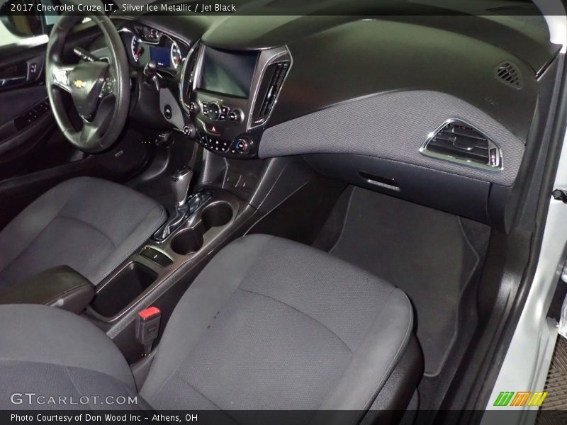 Silver Ice Metallic / Jet Black 2017 Chevrolet Cruze LT