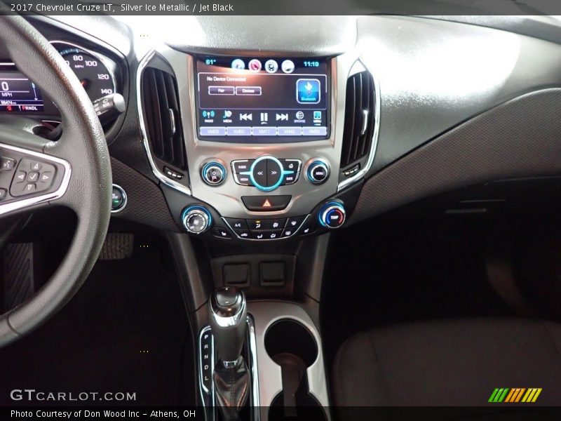 Silver Ice Metallic / Jet Black 2017 Chevrolet Cruze LT