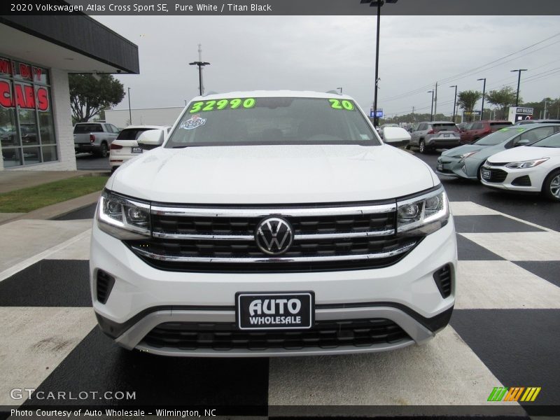 Pure White / Titan Black 2020 Volkswagen Atlas Cross Sport SE