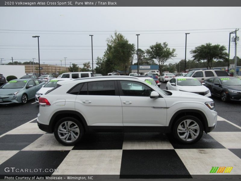 Pure White / Titan Black 2020 Volkswagen Atlas Cross Sport SE