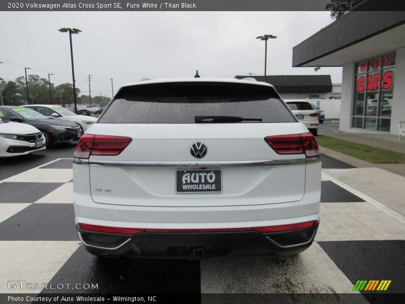 Pure White / Titan Black 2020 Volkswagen Atlas Cross Sport SE