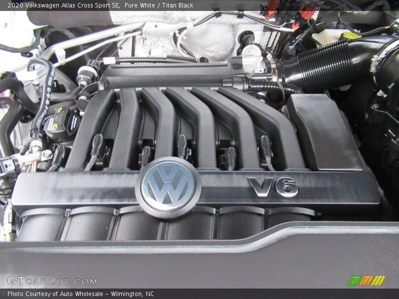 Pure White / Titan Black 2020 Volkswagen Atlas Cross Sport SE