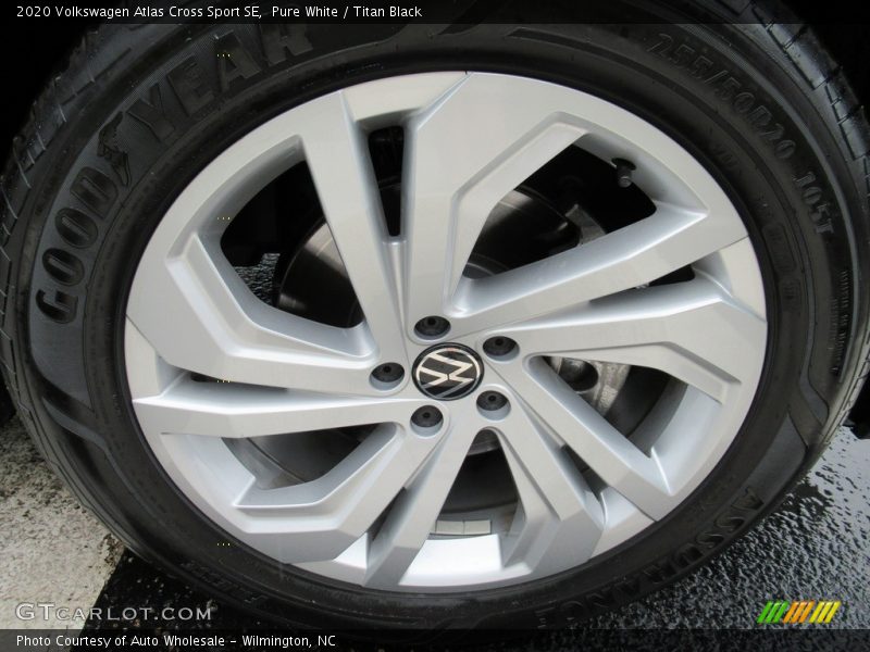 Pure White / Titan Black 2020 Volkswagen Atlas Cross Sport SE